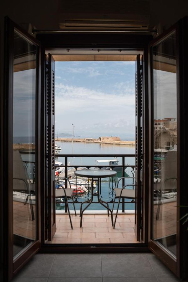 Destino Home Overlooking The Venetian Port Of Chania La Canea Exterior foto