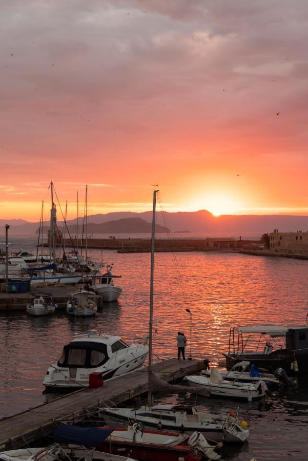 Destino Home Overlooking The Venetian Port Of Chania La Canea Exterior foto
