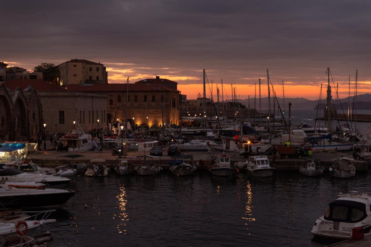 Destino Home Overlooking The Venetian Port Of Chania La Canea Exterior foto
