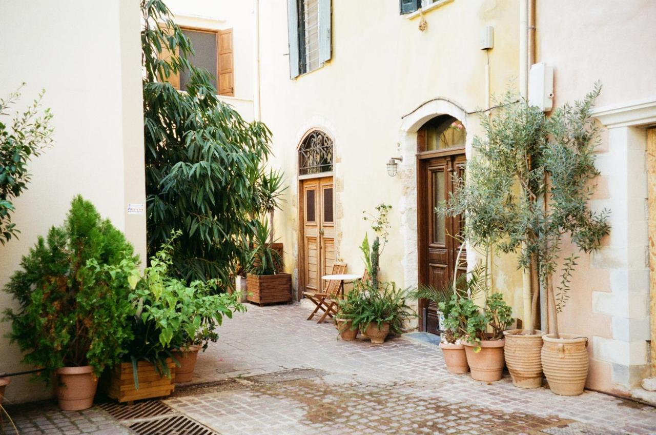 Destino Home Overlooking The Venetian Port Of Chania La Canea Exterior foto
