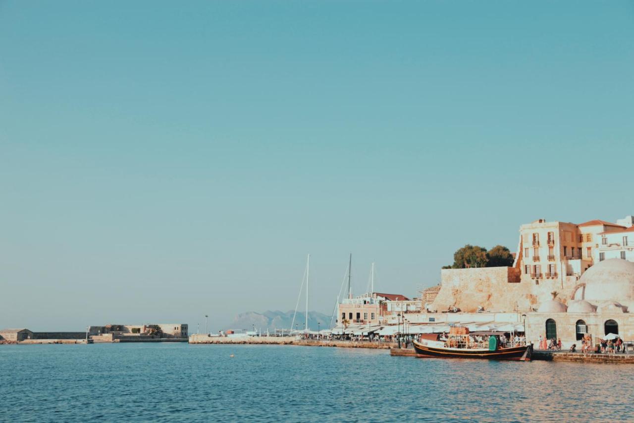 Destino Home Overlooking The Venetian Port Of Chania La Canea Exterior foto